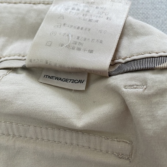 Low rise Burberry shorts - Picture 9 of 11